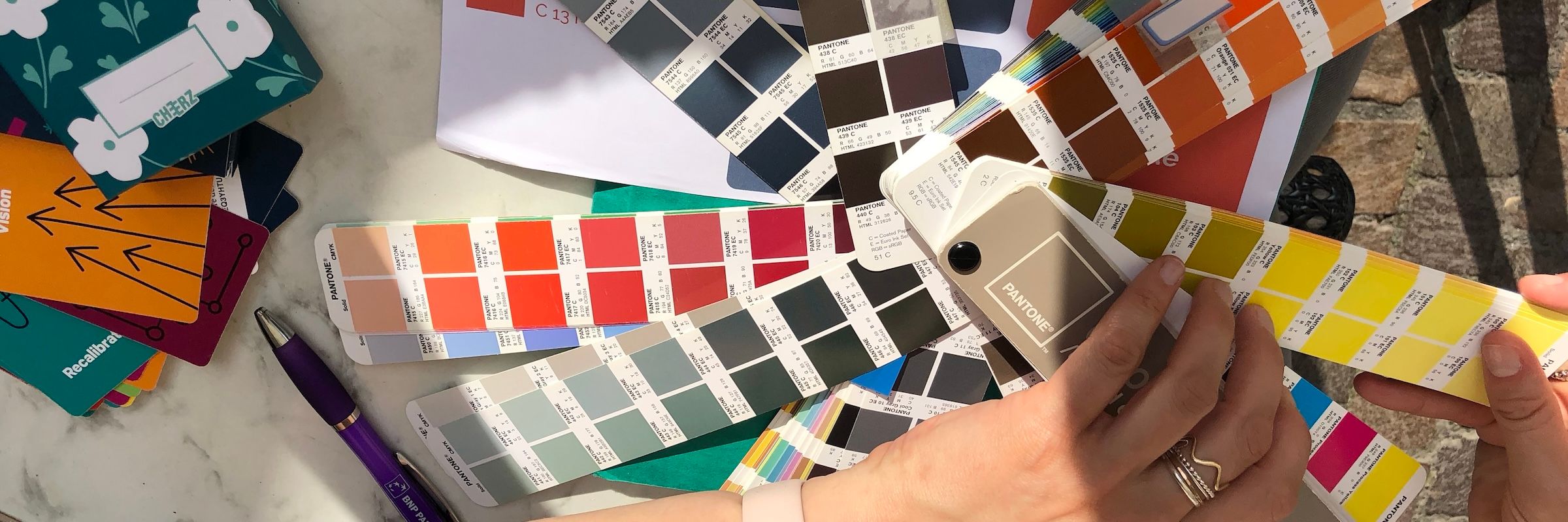 transformation managériale et innovation managériale dans le bricolage en utilisant le pantone