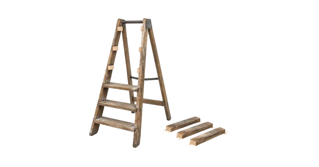 Escabeau en bois dont plusieurs barreaux ont été retirés et posés au sol, image d'une échelle de maturité incomplète